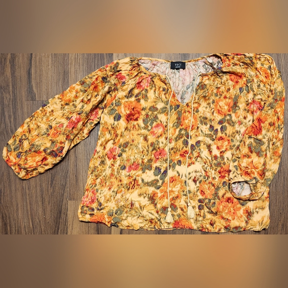 EUC Womens Sz Med Vici Peasant Style Blouse w Tassels & Watercolor Print